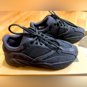 Yeezy Boost 700 black size 6 Men’s